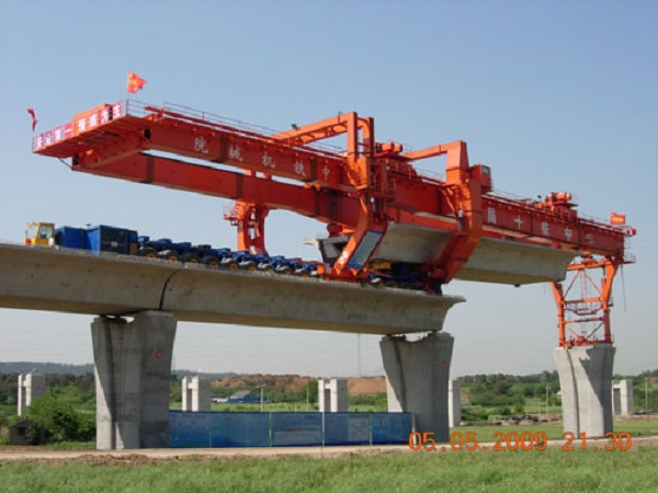 использование шагающего крана при строительстве пролётов моста